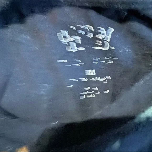 Looney Tunes Women's Black Cropped Graphic T-Shirt Size M Bugs‎ Bunny Tweety - Picture 3 of 4